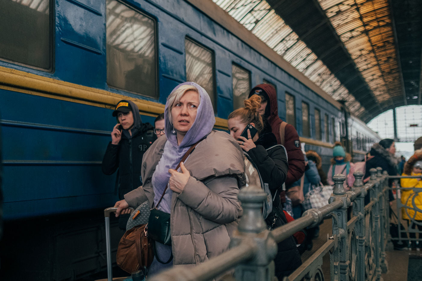 Ukrainians fleeing in the station of Lviv