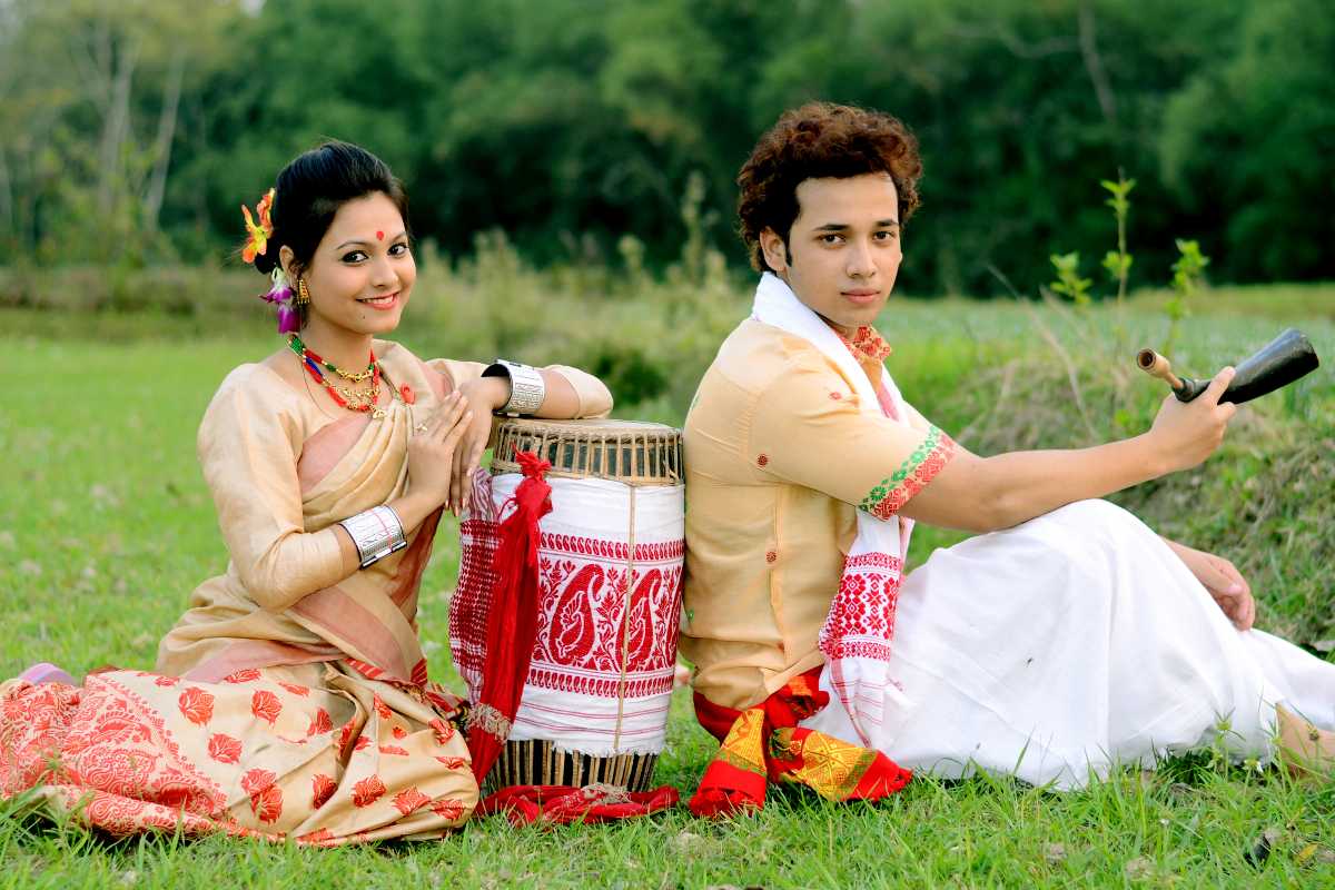 Bihu dance pose by dancers