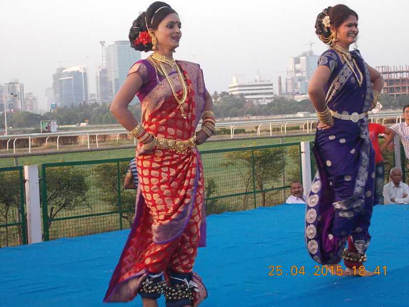 Lavani Dance pose by dancers