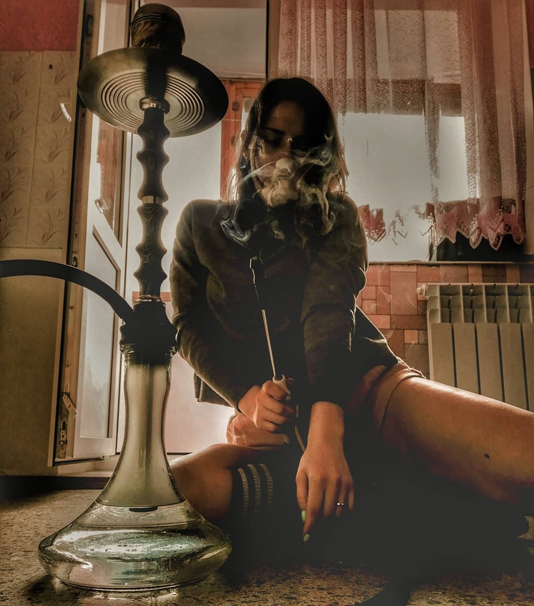 hookah girl
