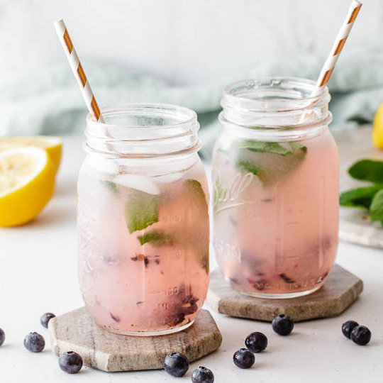 lemonade with blueberries