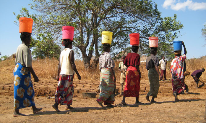 women carrying water on head