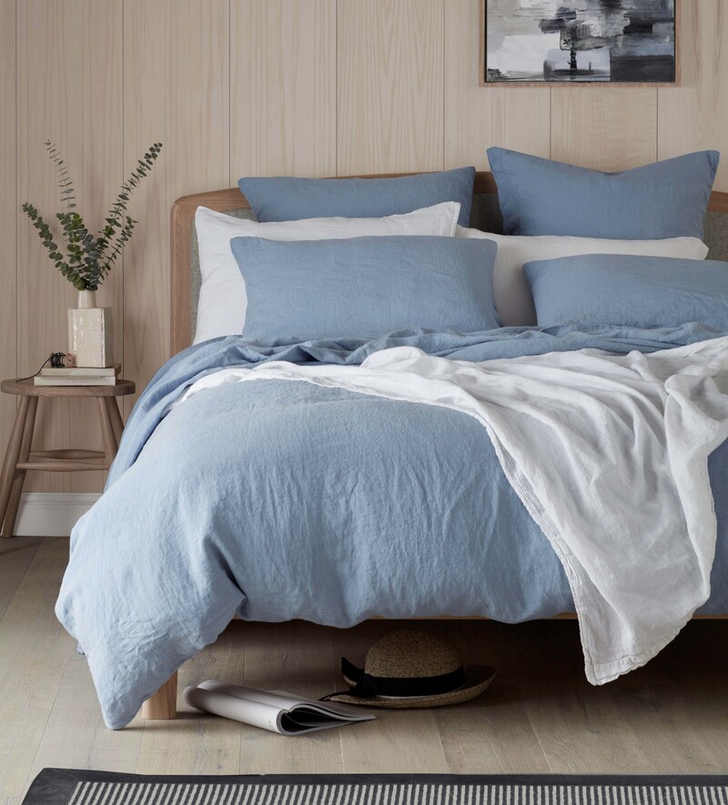 Linen bedding