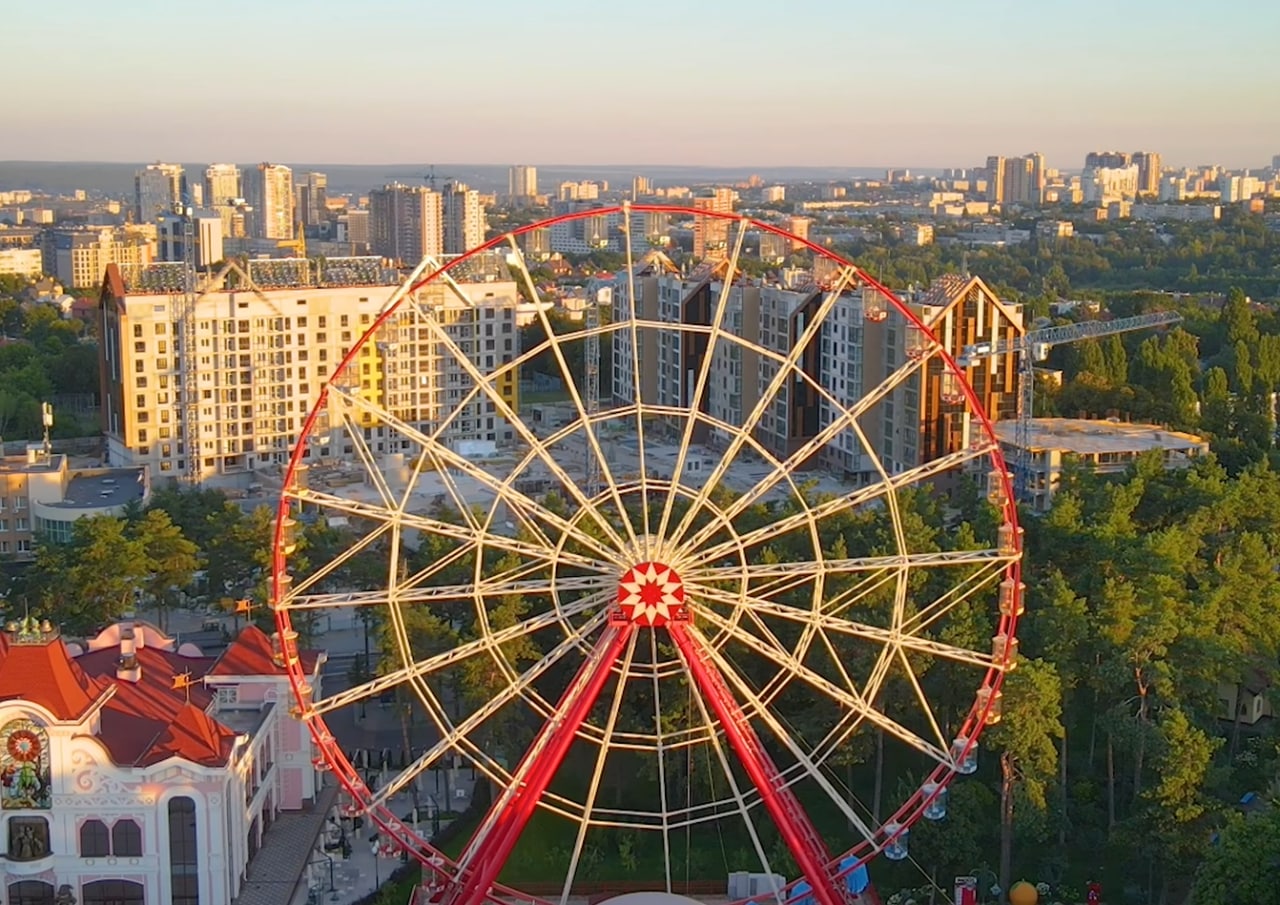 Ferris wheel in the Gorky Central Park