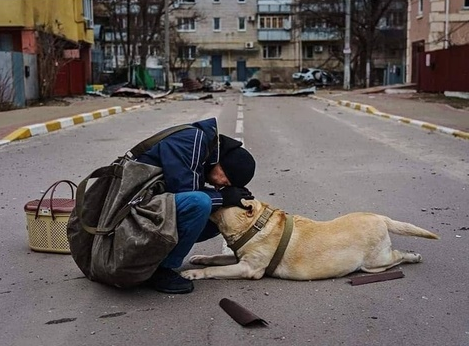 ukraine_man_hugging_a_dog