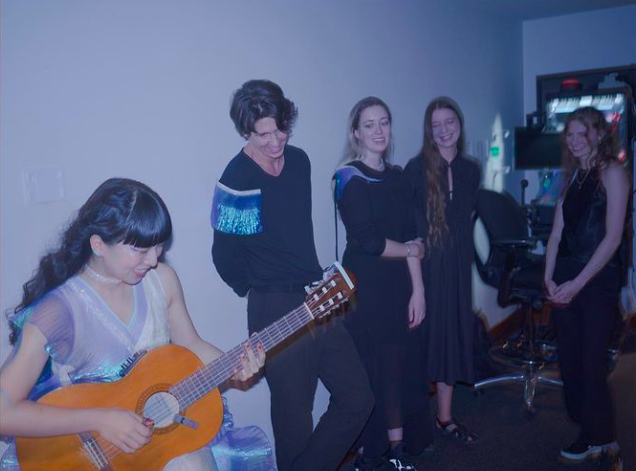 Ichiko Aoba singing while playing guitar w 4 others