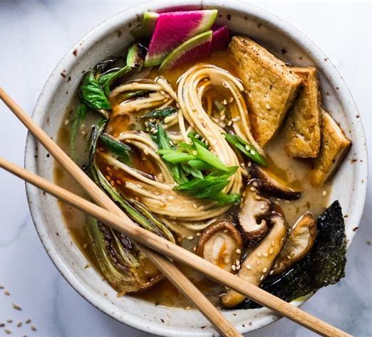 picture of bowl of ramen