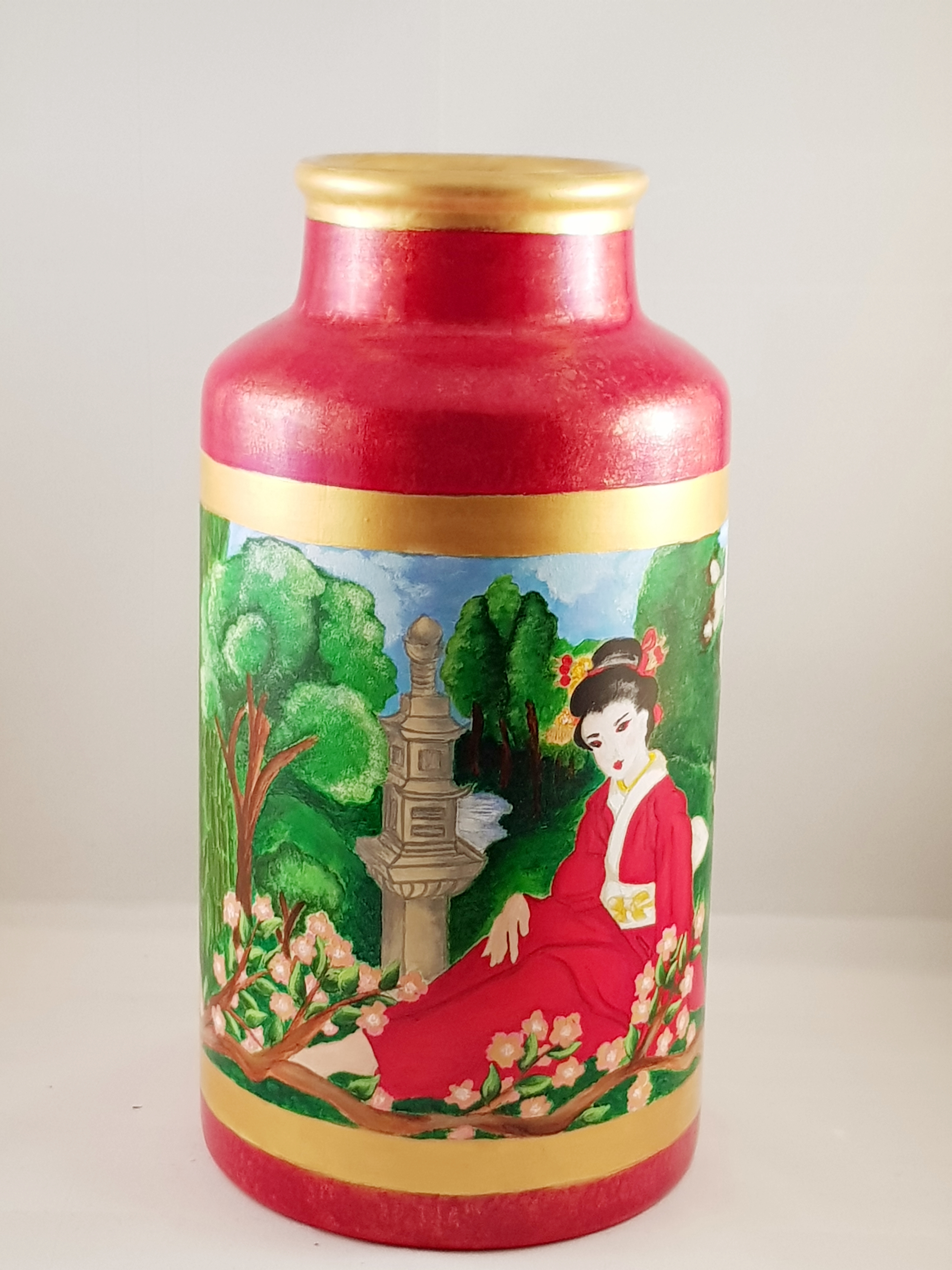 Painted sitting geisha