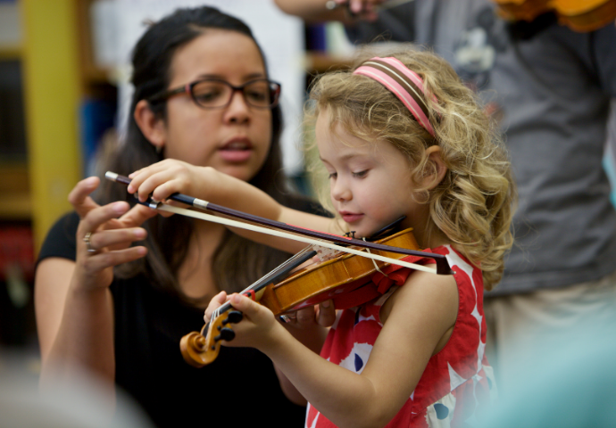 Skarli teaching violin