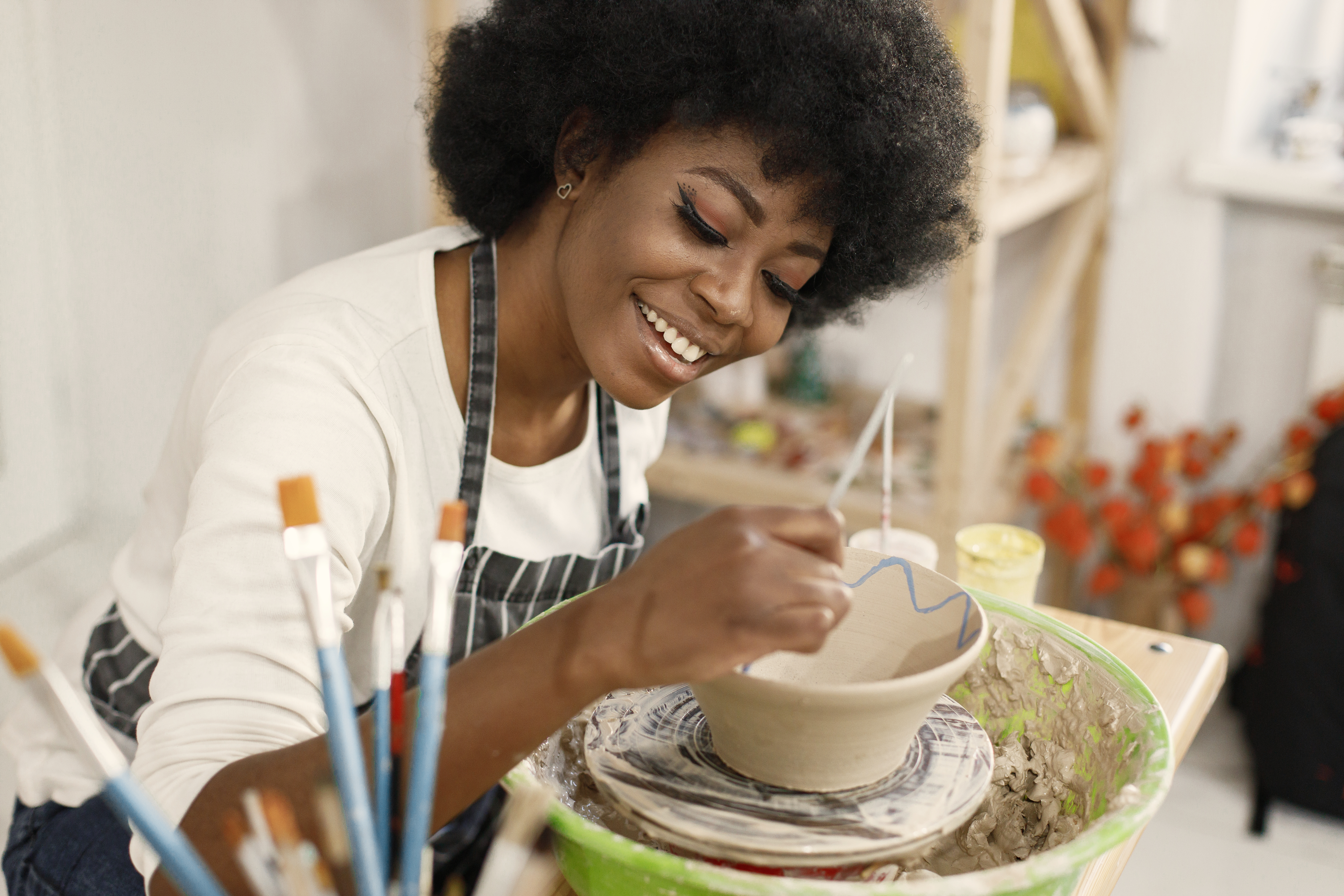 black-woman-painting-pot