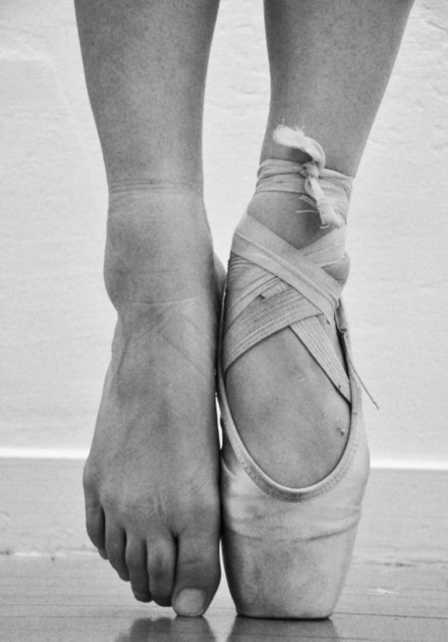 Bare foot and pointe shoe