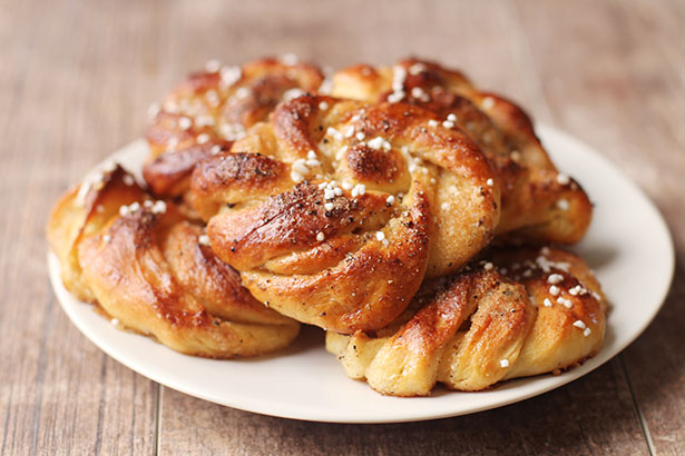 decorative kardemummabullar with coffee