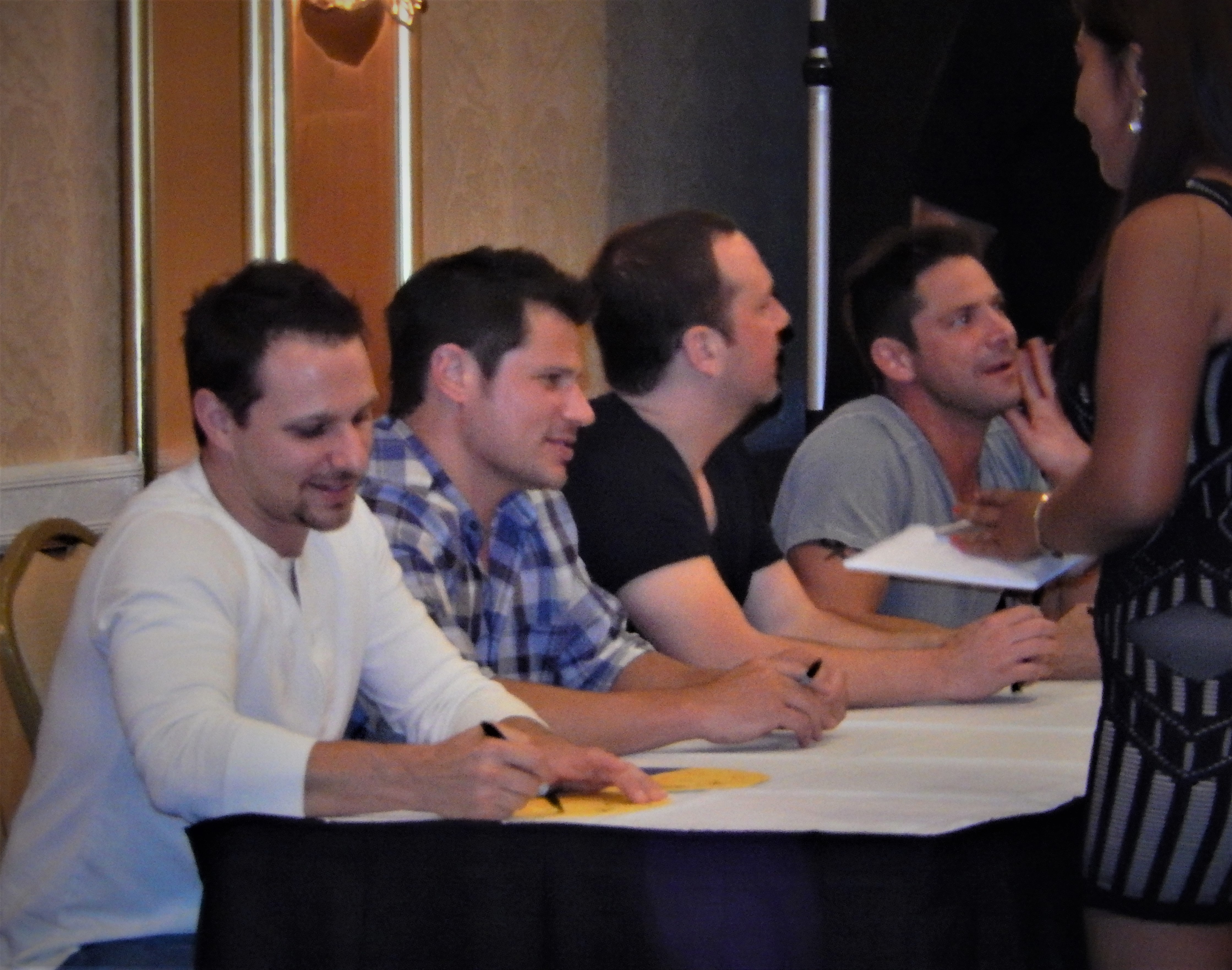 98 Degrees signing autographs