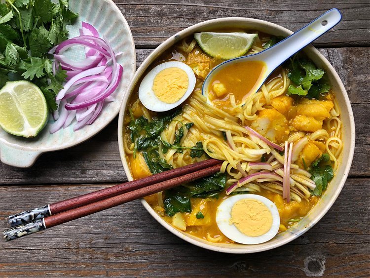 Burmese-Coconut-Noodle-Soup