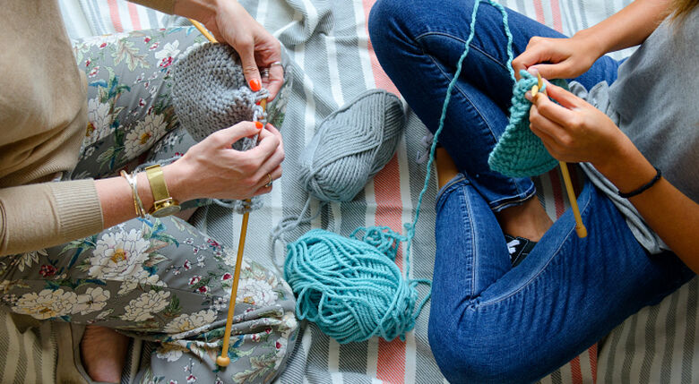 People knitting