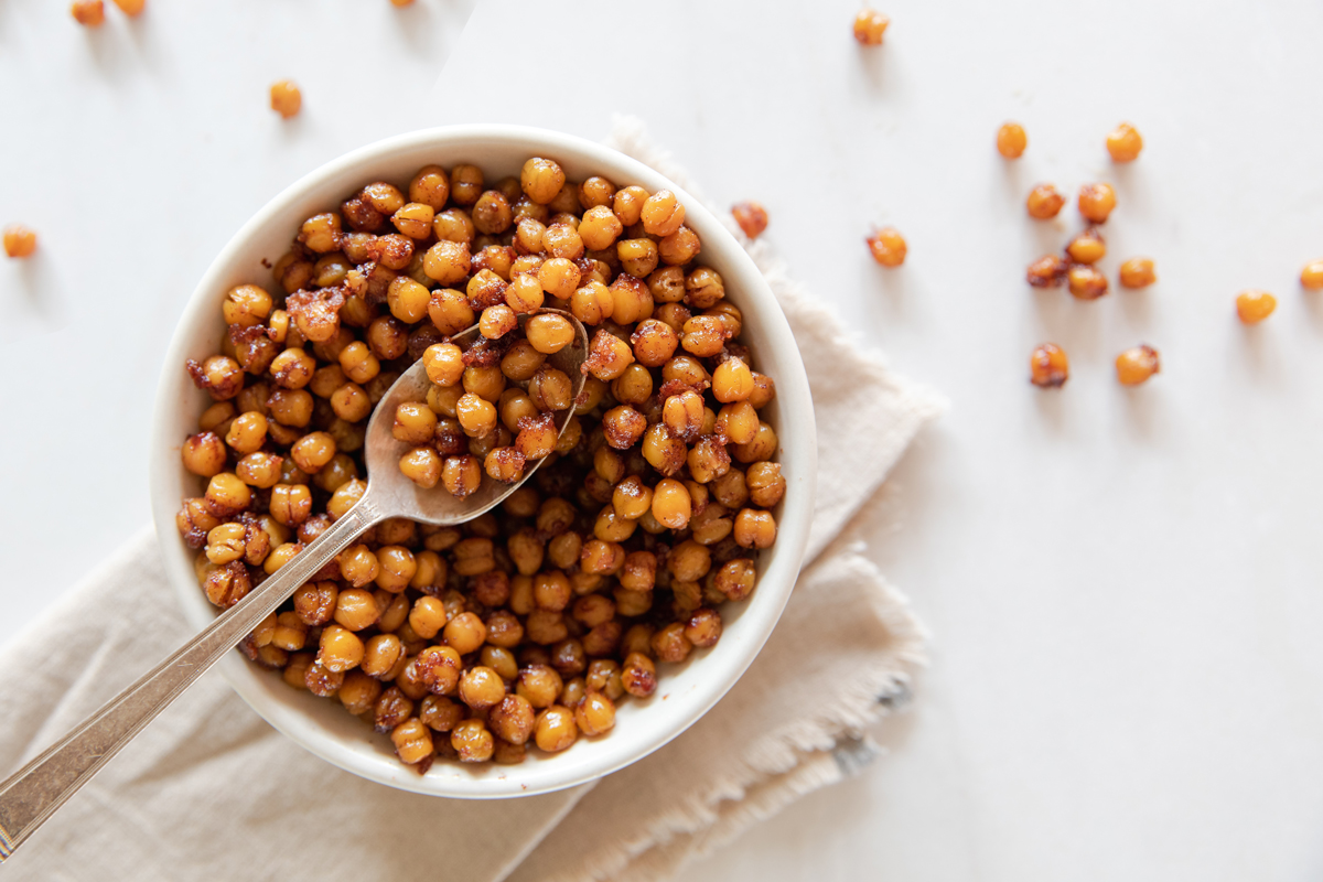 roasted-chickpeas-in-a-white-bowl