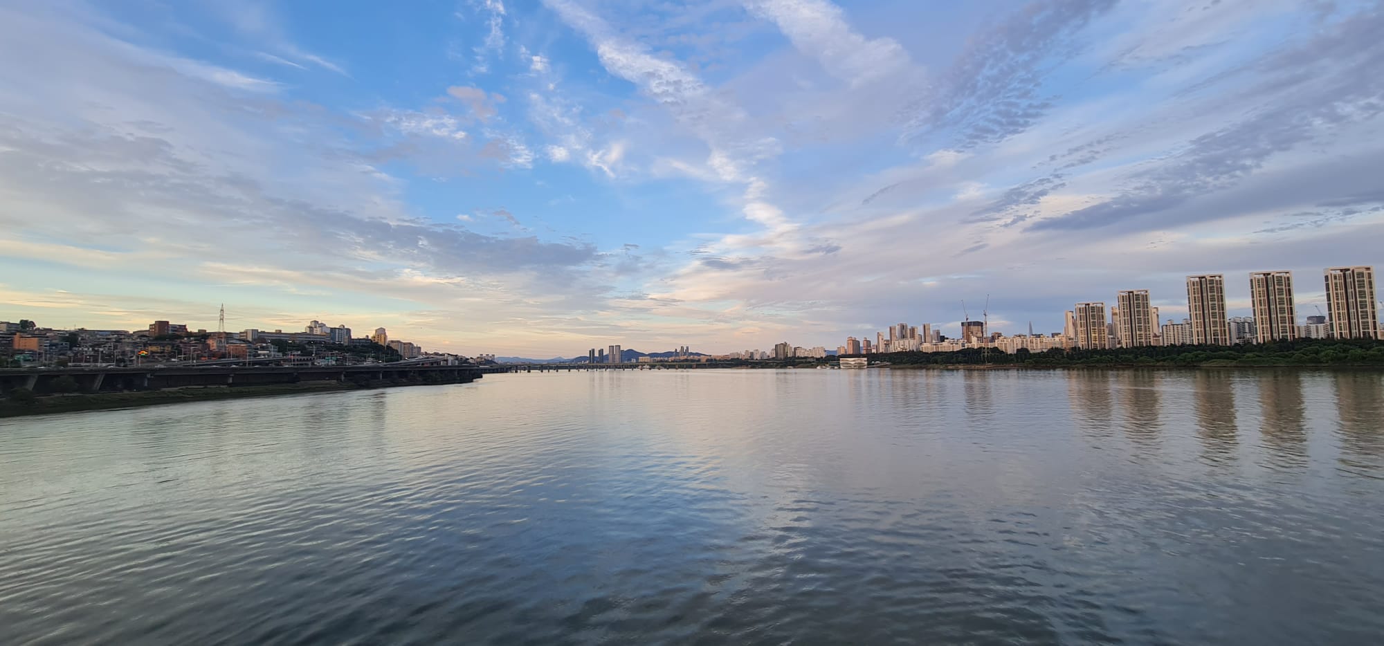 seoul river and buildings