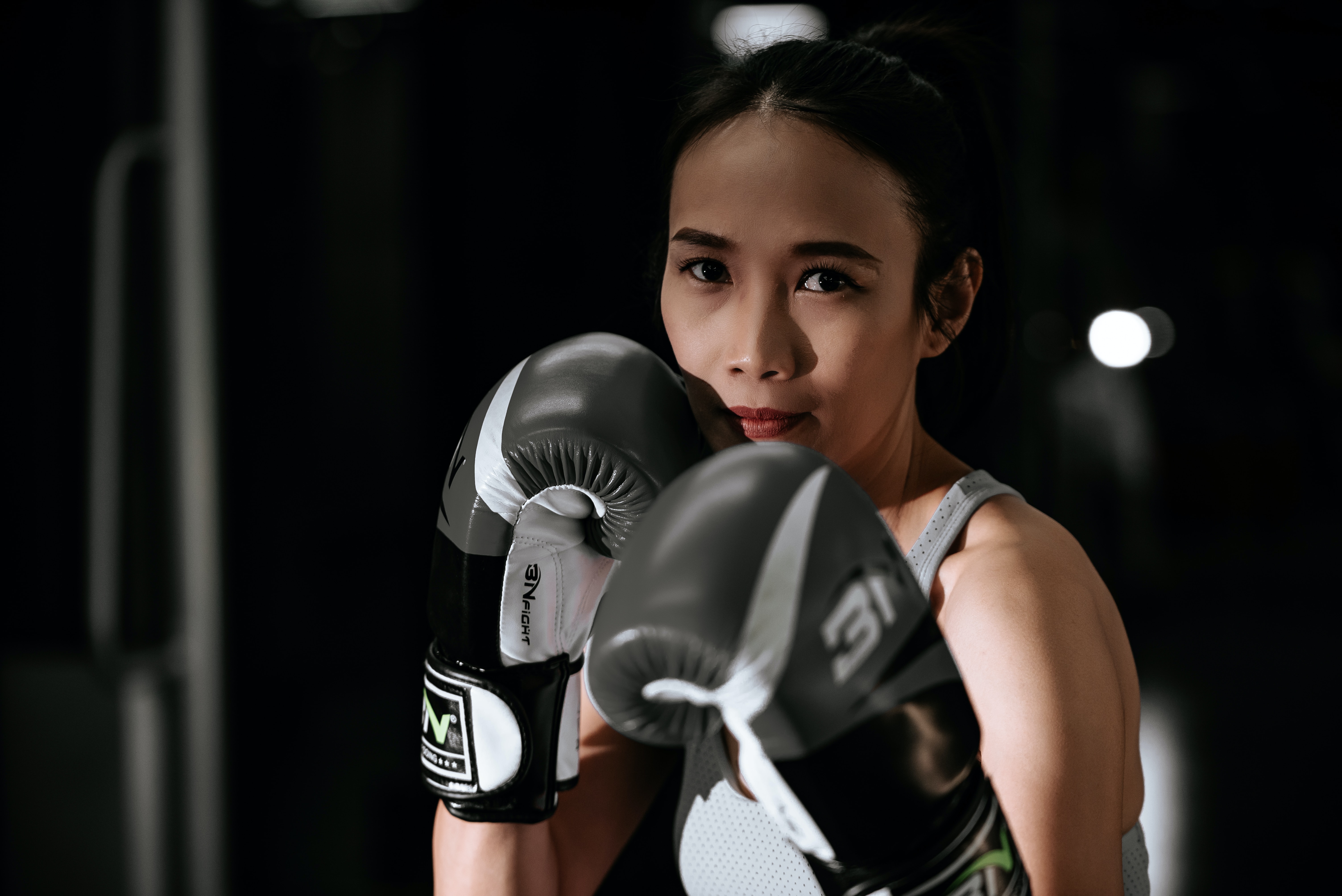 woman-boxing-gloves