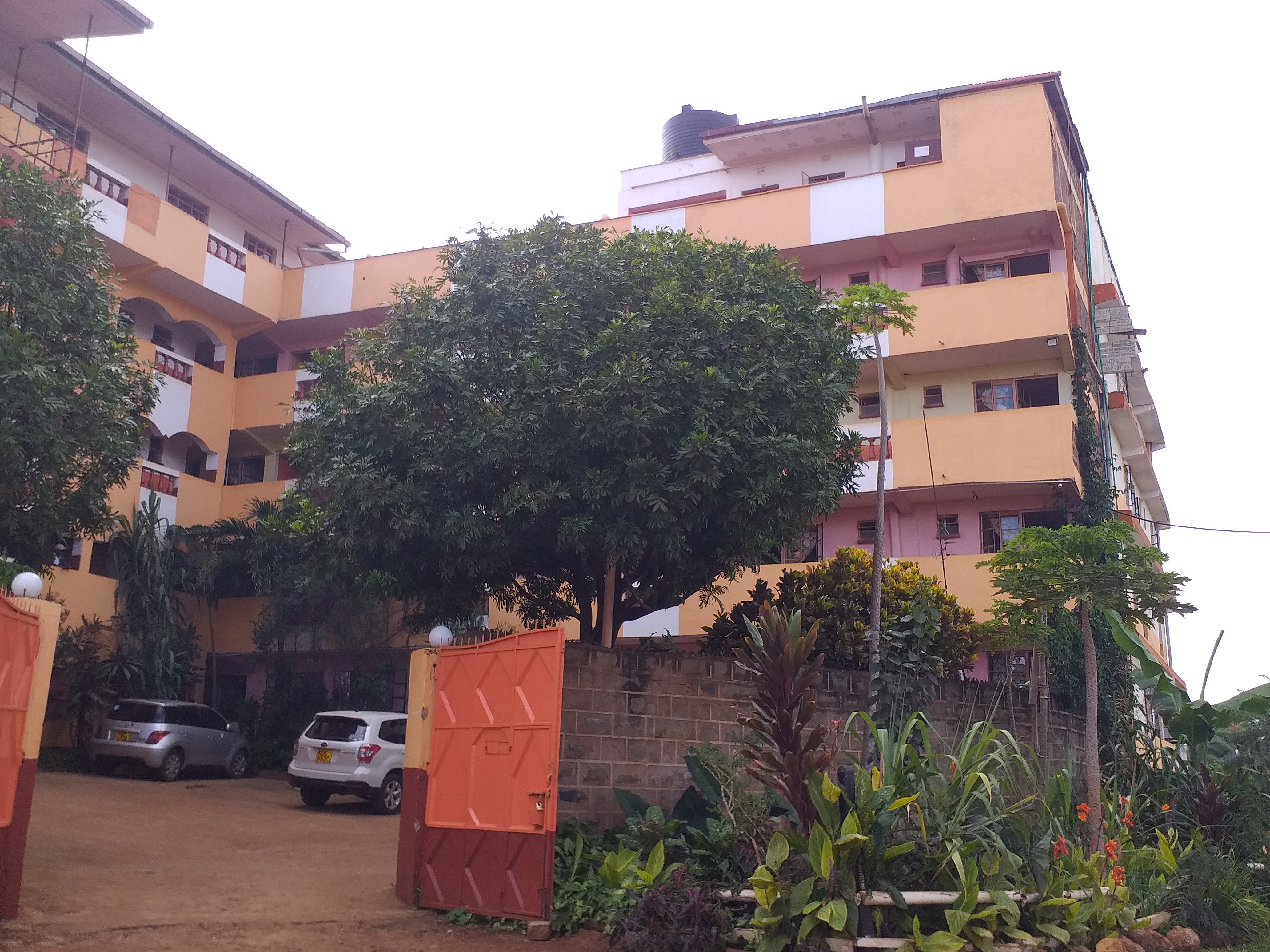 photo of the entire lodge