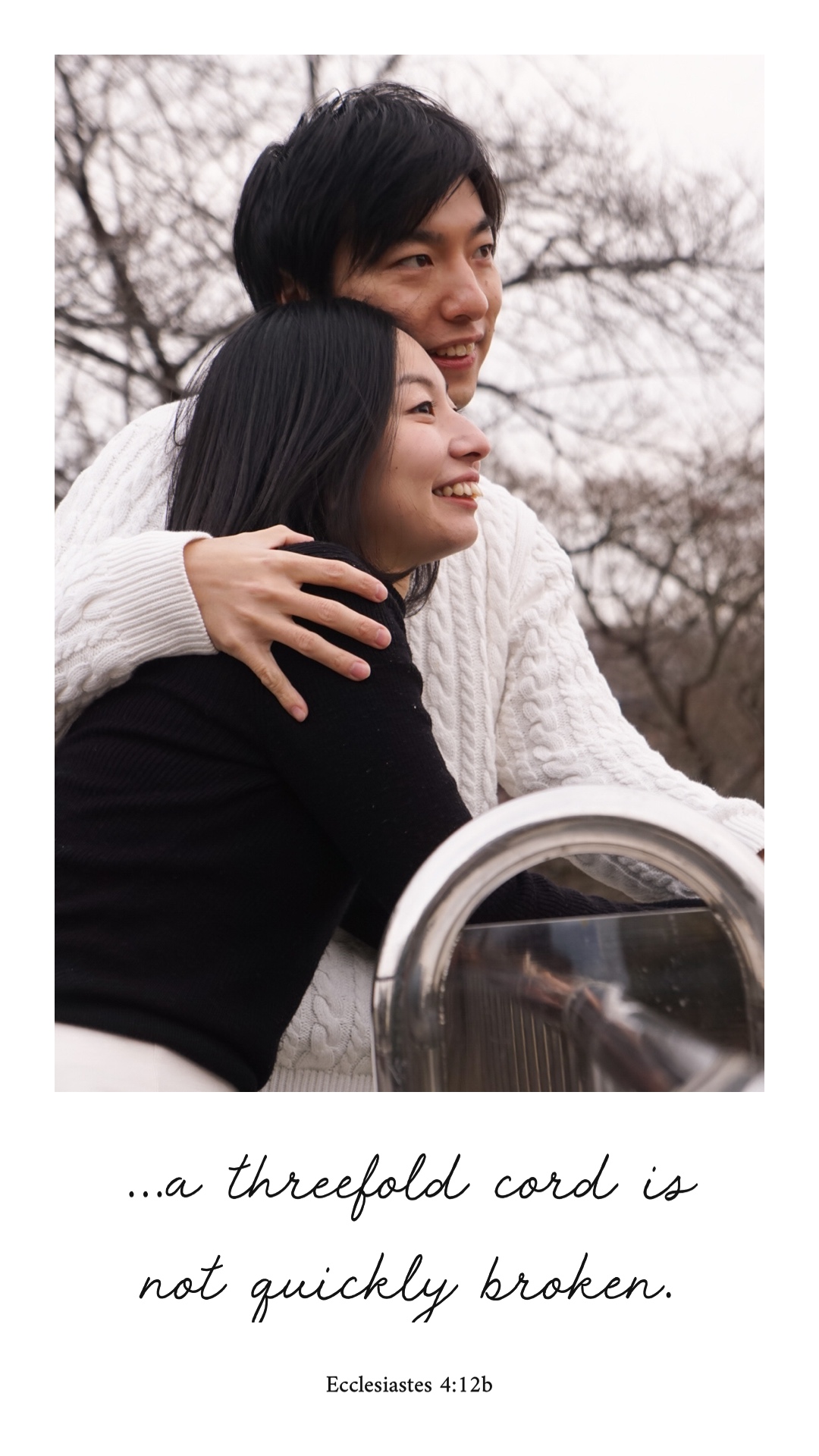 A couple posing for their prenuptial photos