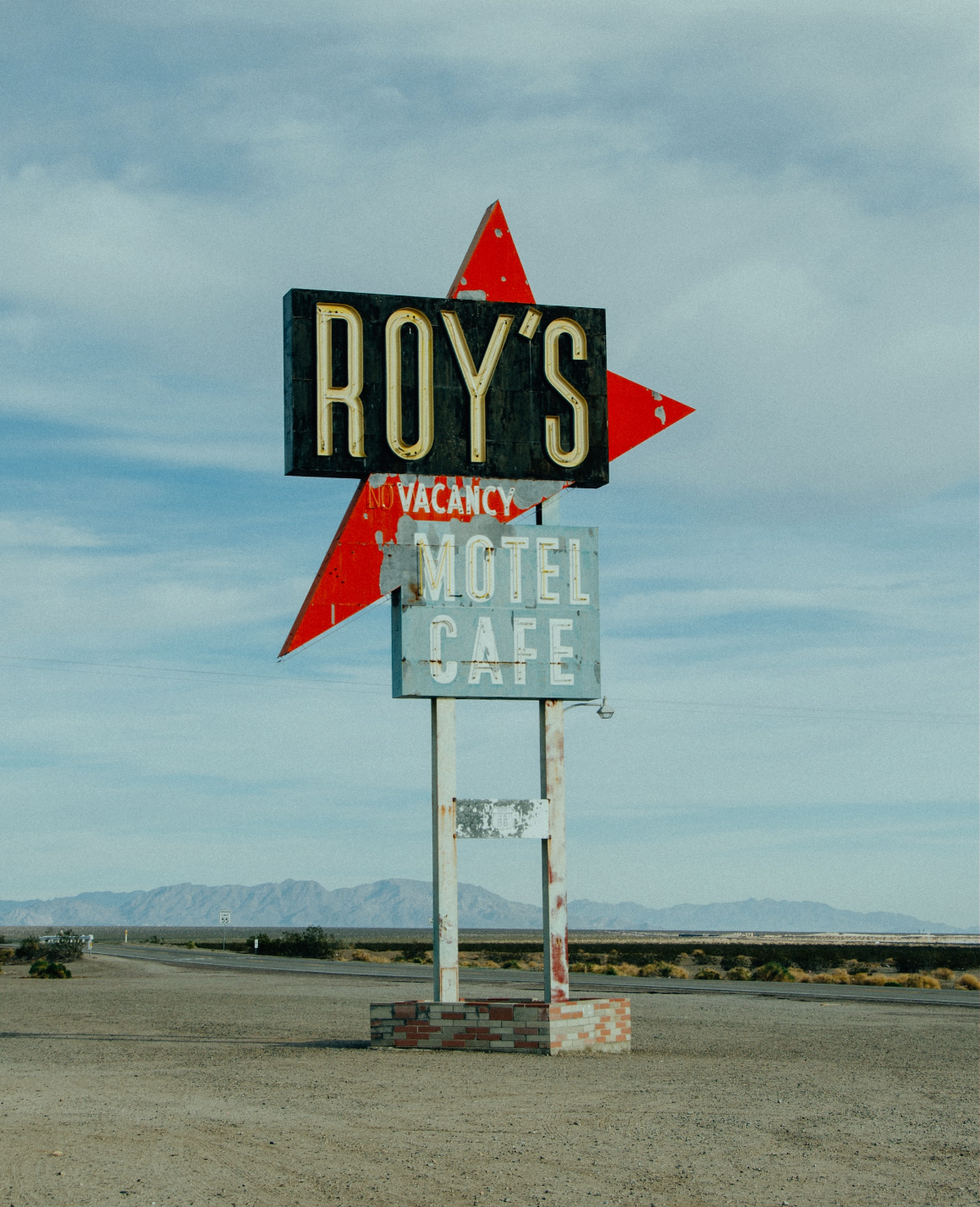 Roys Motel signage