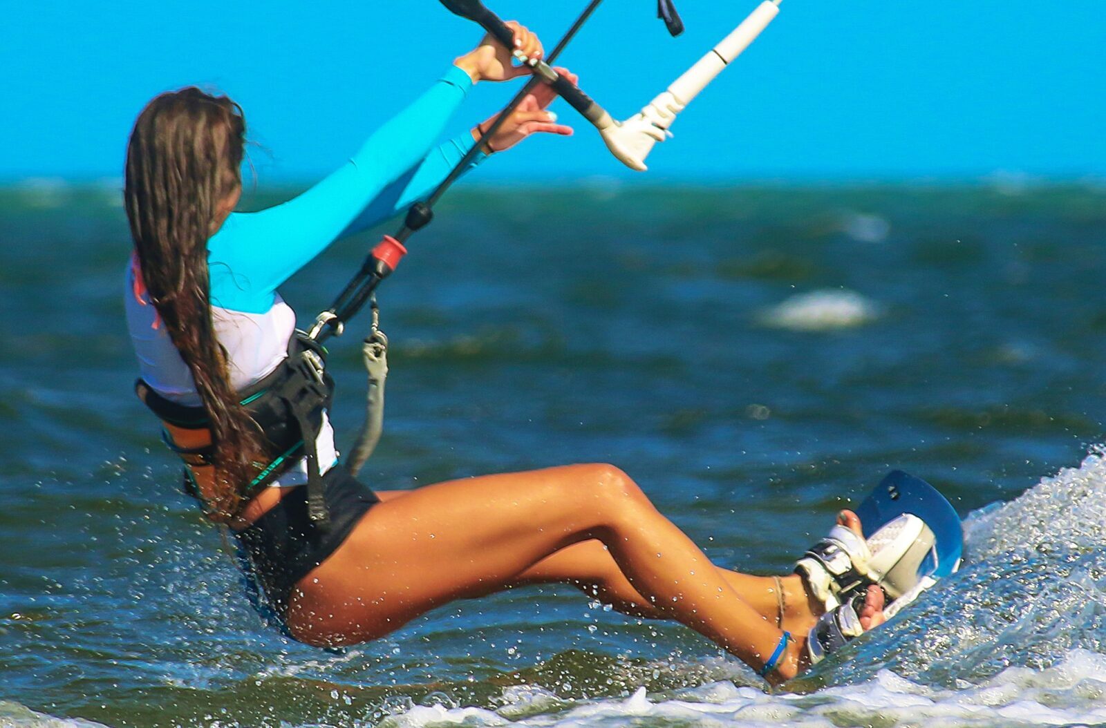 Kitesurfing