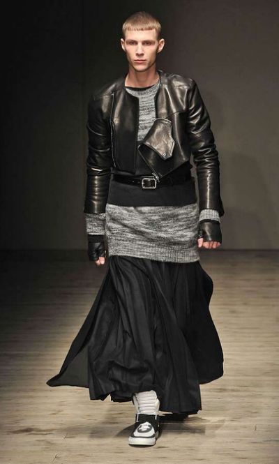 Men_in_skirt_runaway