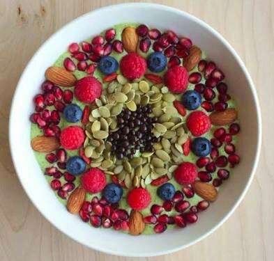 Symetrical Nicecream Bowl with healthy topings
