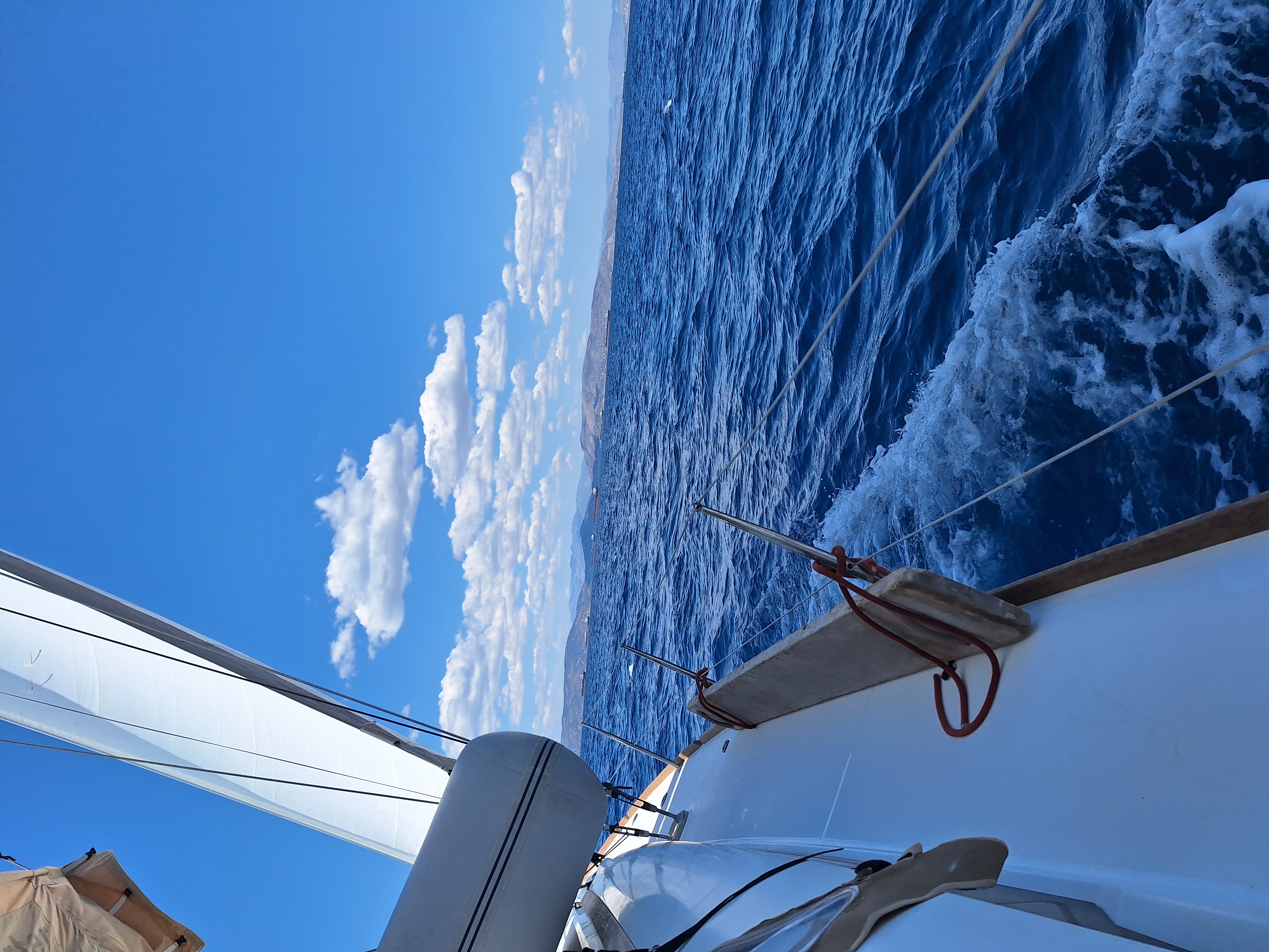 Boat side view sailing