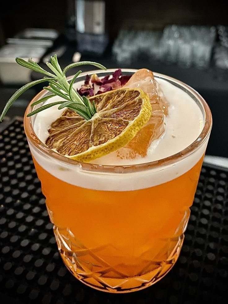 classic whiskey Sour