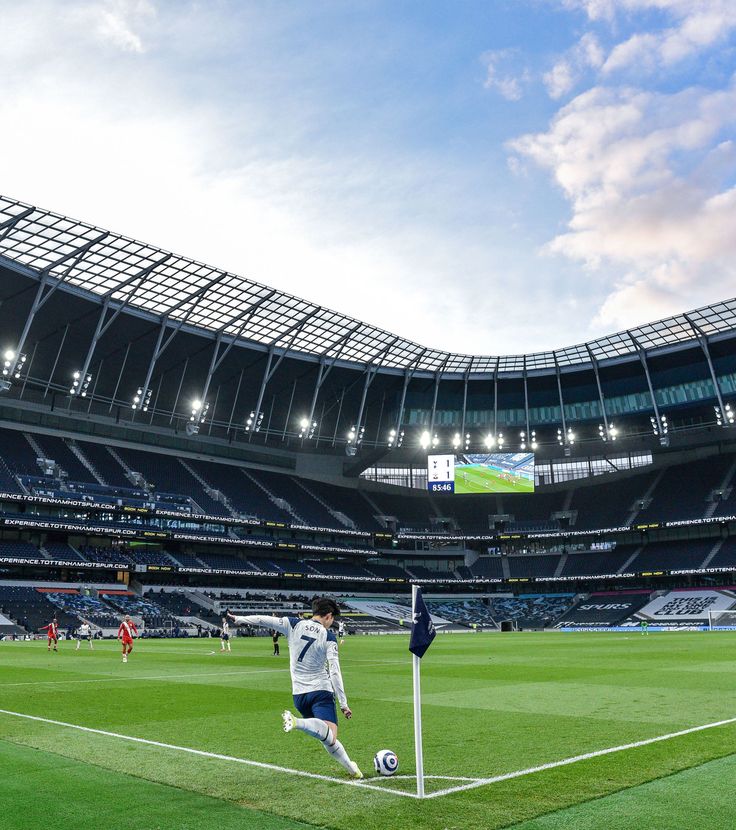 Son taking a corner kick