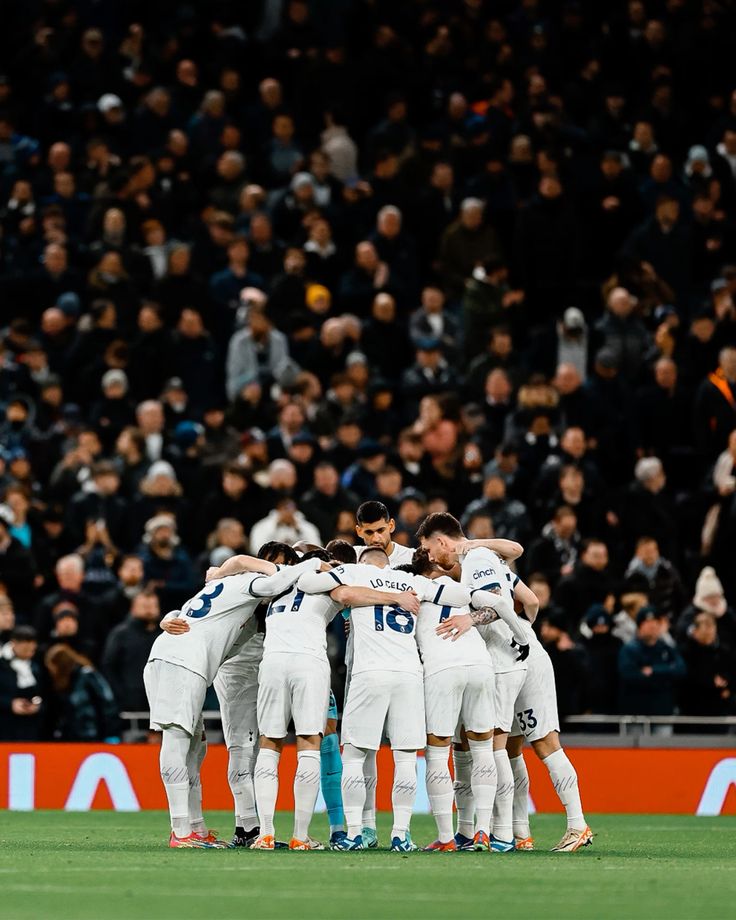 Spurs Team huddle