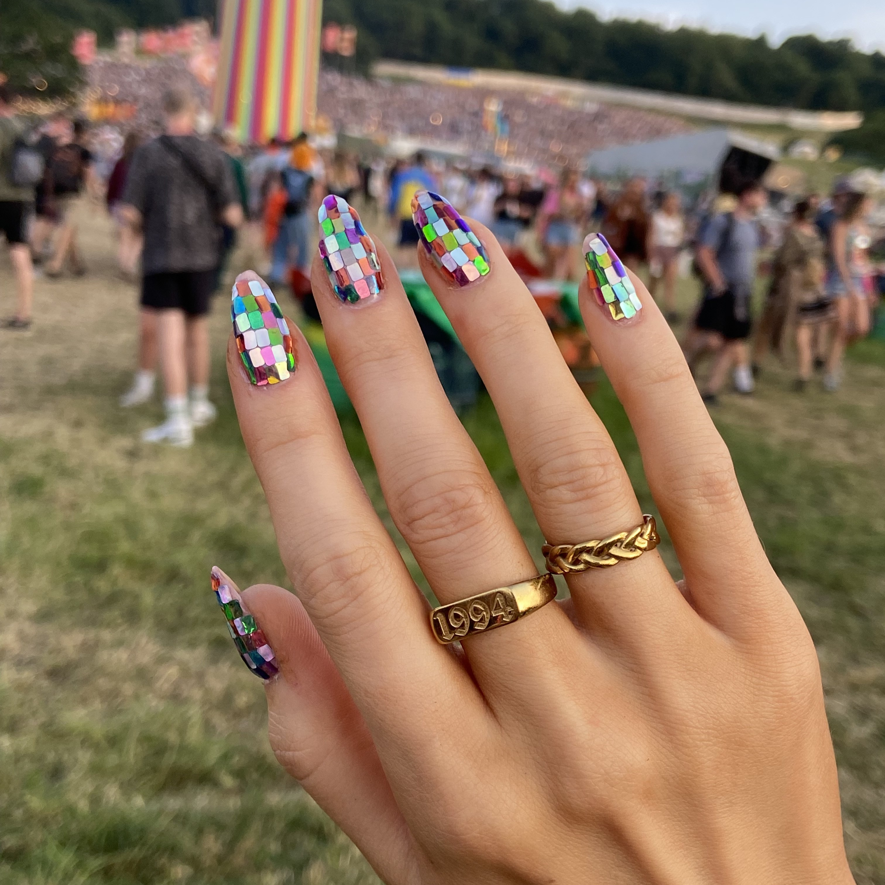 example-nails-top-middle