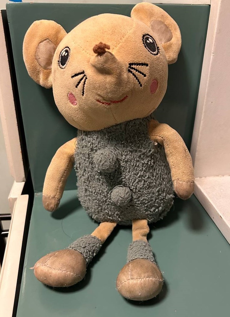 Mitu - Front View