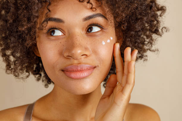 girl doing skincare