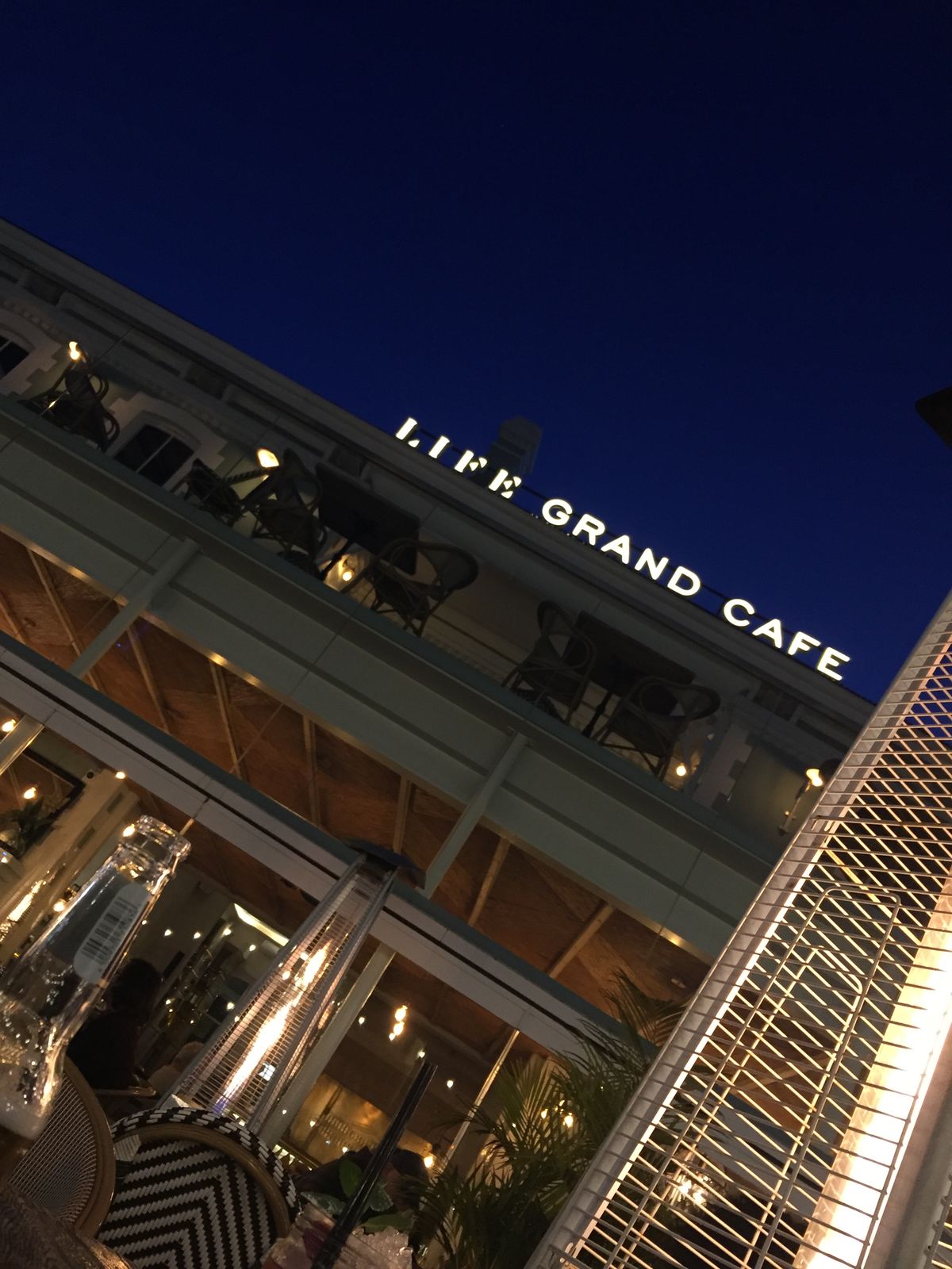 Life Grand Cafe