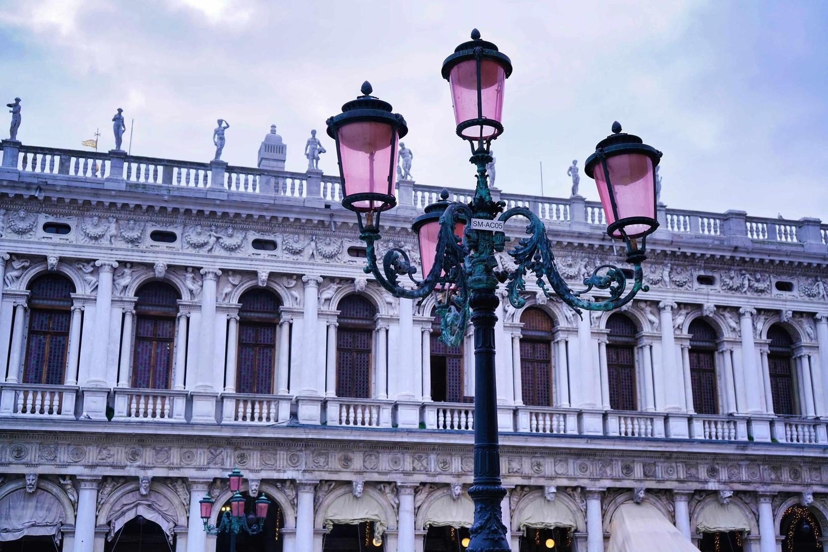 Pink-lamp-with-library-of-saint-mark-Venice