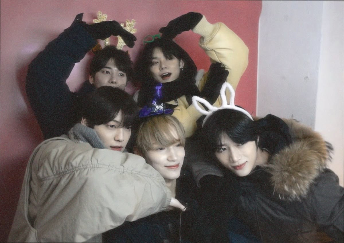 TXT group photo