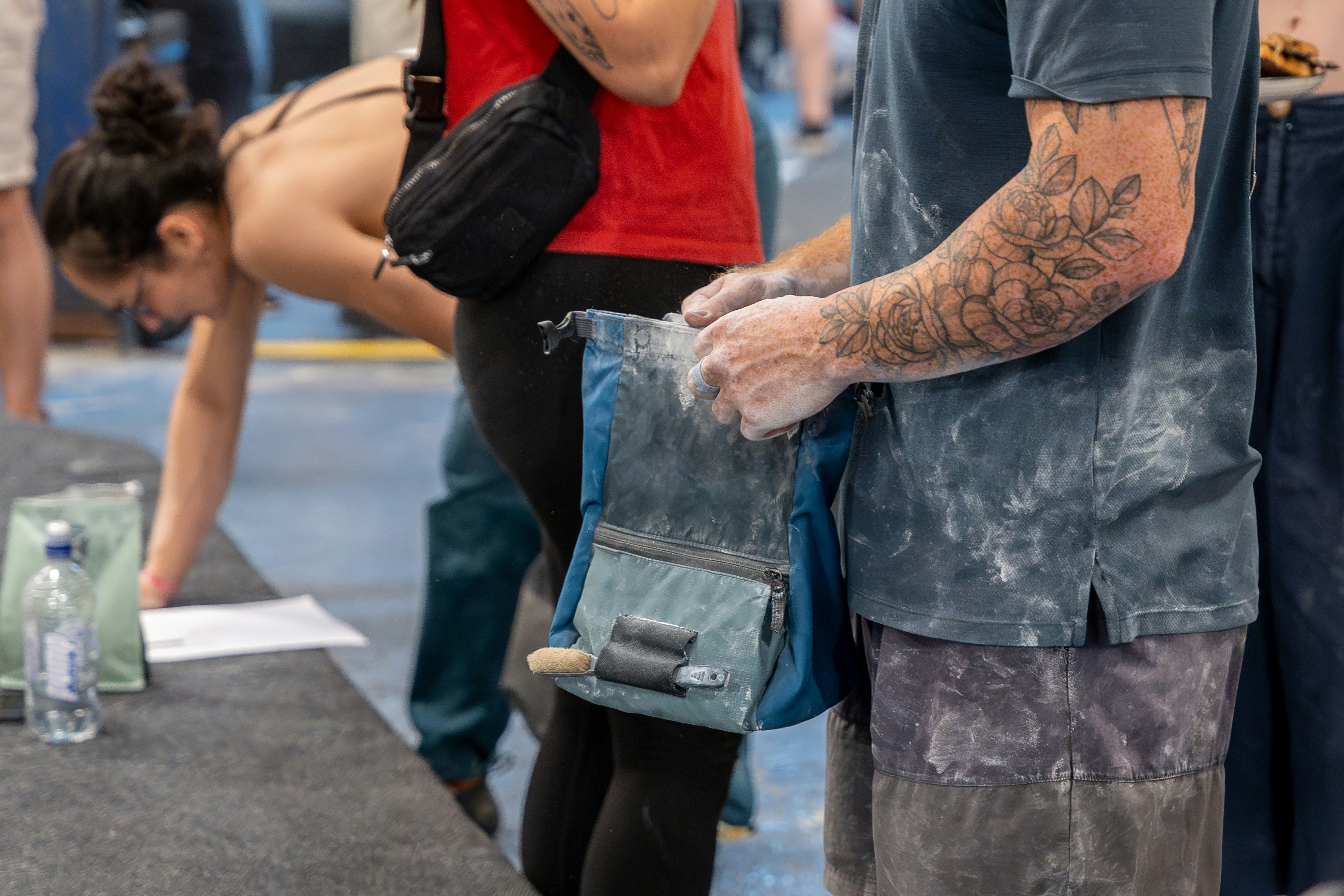 climbers chalking up