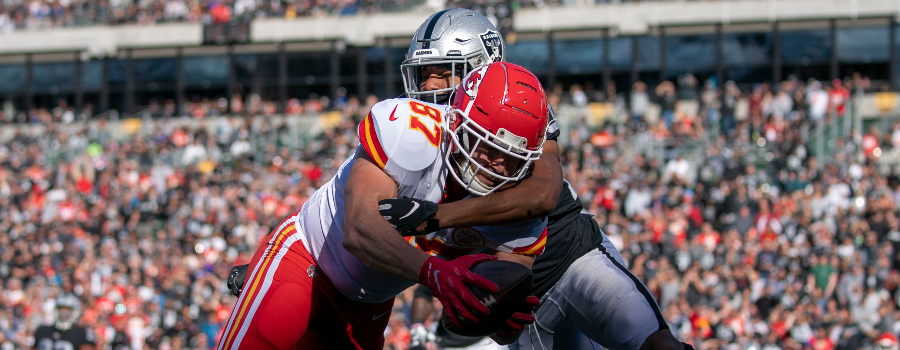 Kansas City Chiefs tight end Travis Kelce (87) scores a touchdown against Oakland Raiders cornerback Daryl Worley (20) during the first quarter at Oakland Coliseum.