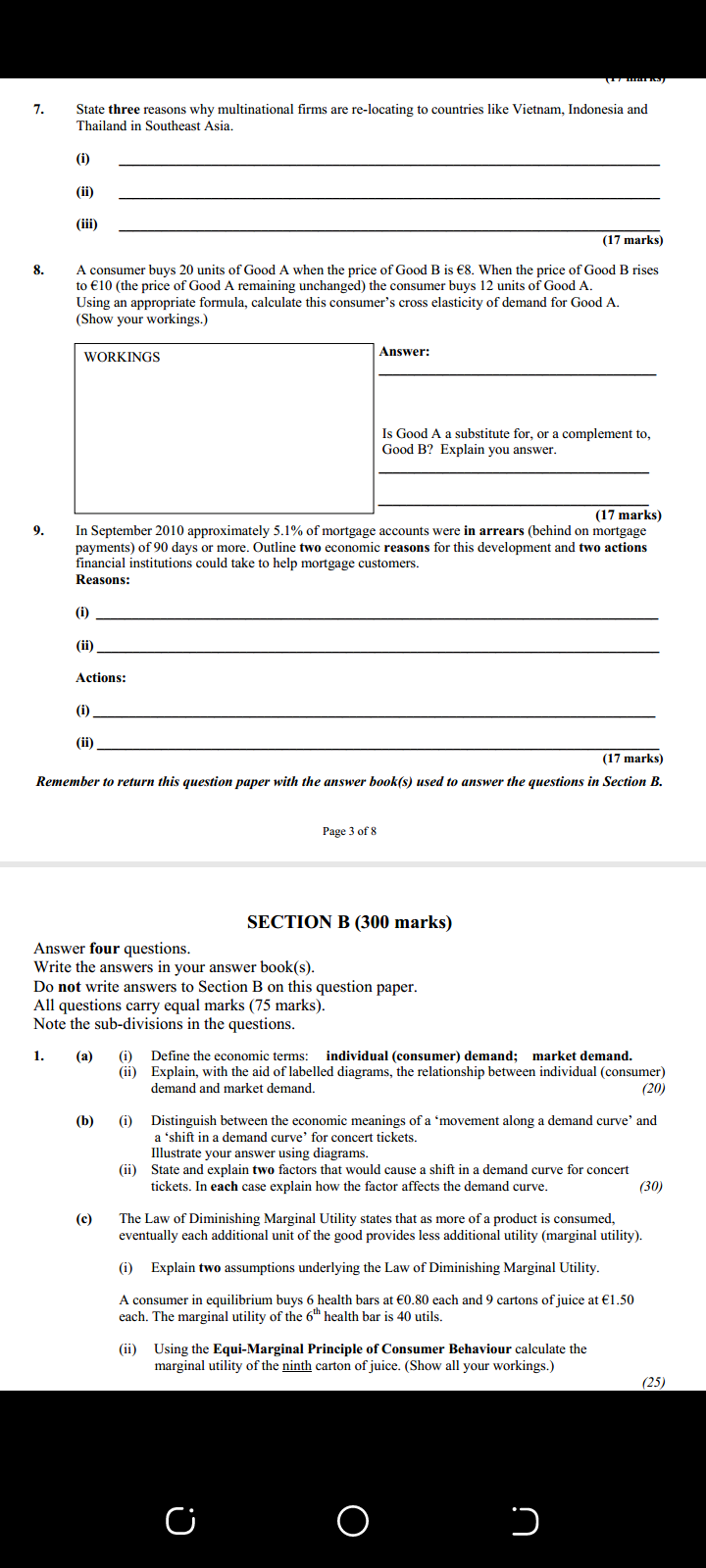 industry can benefit from economies of scale. Explain the term economies of