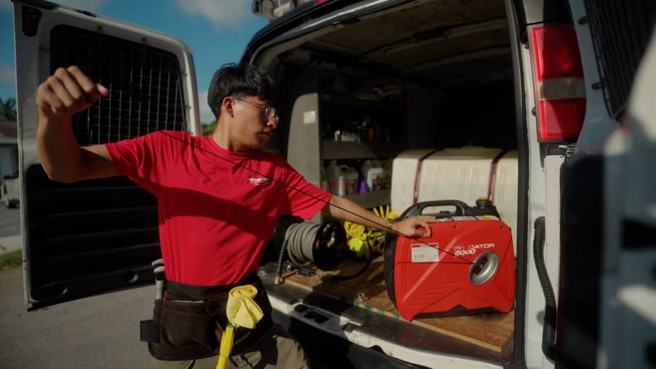 Post two "annotations" your post(s) please include the following:Two excerpts of the