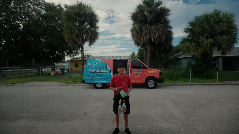 on track to make $77,000 a year from his side hustle turned