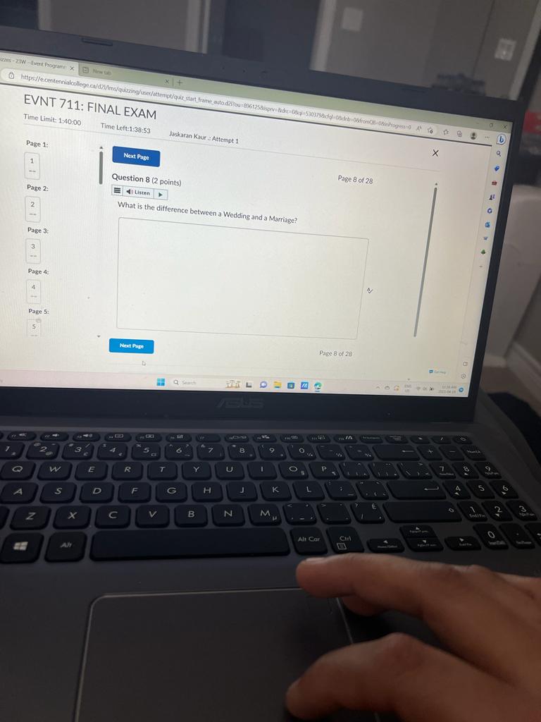 Listen A haggis is a sheep's stomach. What type of cultural festival