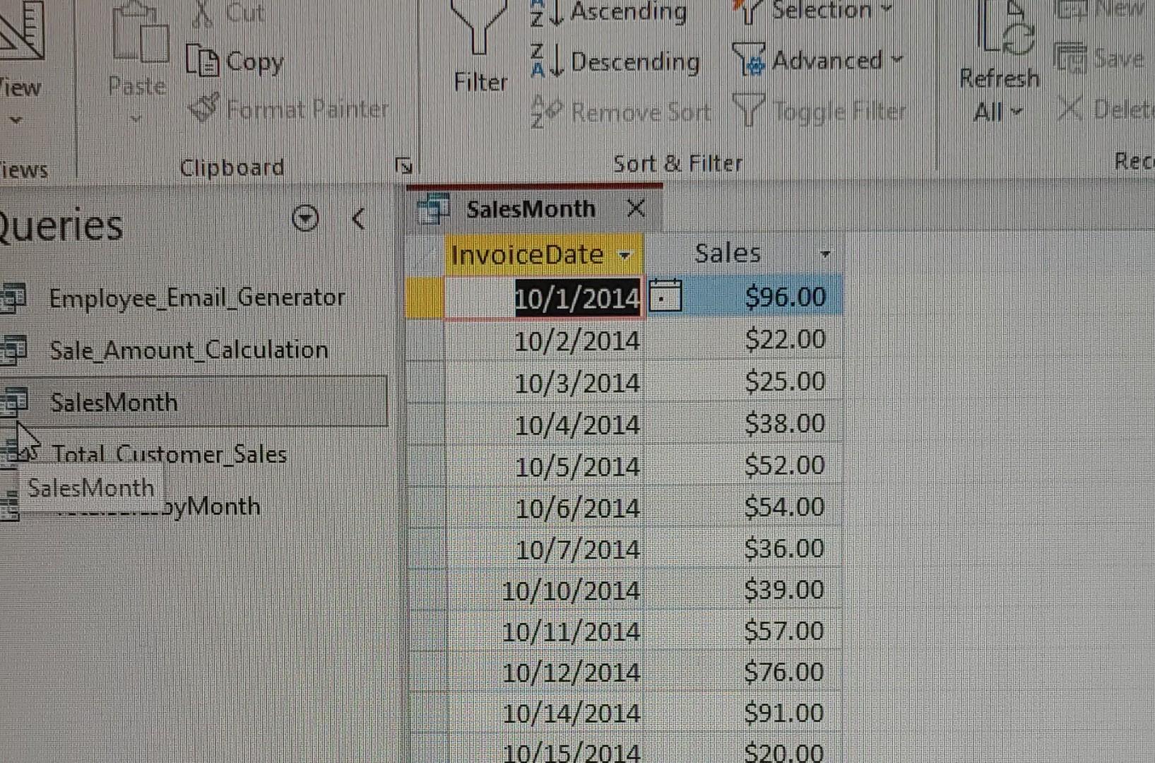 customer. Include CustomerlD and CompanyName from the Customer table and the calculated