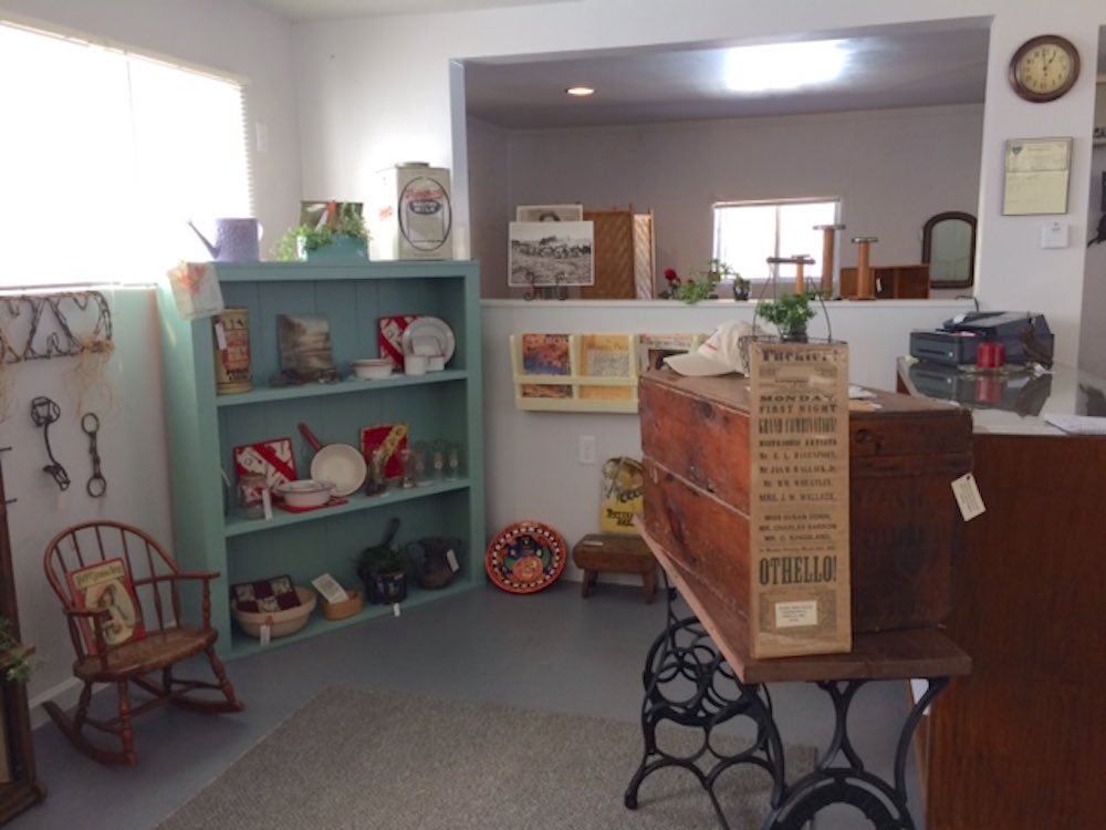 Kingston Antiques & Art retail in Kingston New Mexico