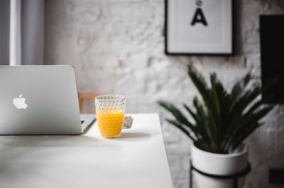 home, decor, design, interior, furniture, laptop, apple, plant, juice, drink, glass