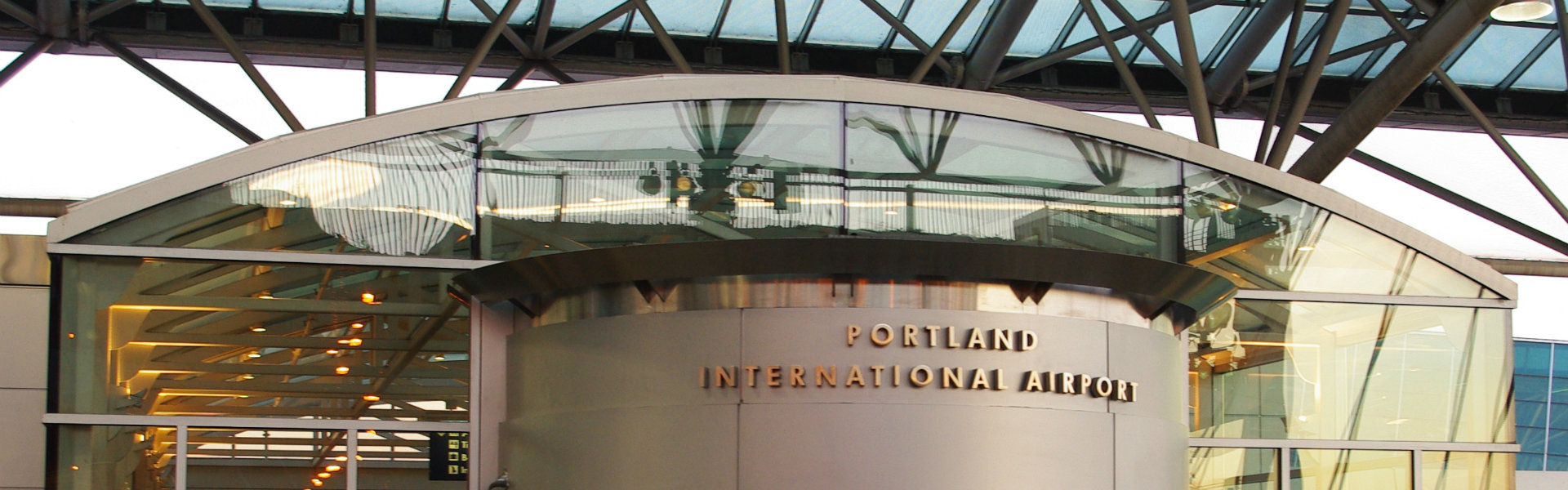 Portland Airport Transportation Be So Lucky Limousine and Town Car Service