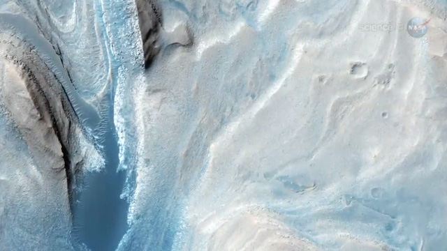 ScienceCast 30: The Strange Attraction of Gale Crater episode artwork