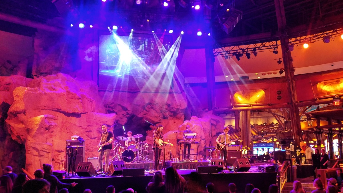 Wolf Den Mohegan Sun Christmas 2022 Concert History Of Wolf Den At Mohegan Sun Uncasville, Connecticut, United  States | Concert Archives